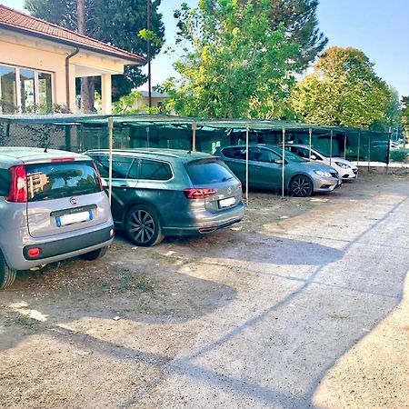 Hotel Caravel B&B Misano Adriatico Exterior foto